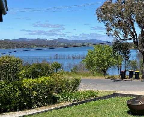 Relax In The Spa With Views Opposite Lake Eildon - Holiday Jervis Bay 0