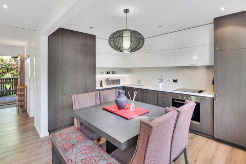 Ren Basera - Holiday Jervis Bay 1