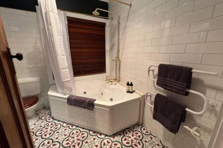 Renovated Cottage Near Cataract Gorge Launceston - Holiday Jervis Bay 3