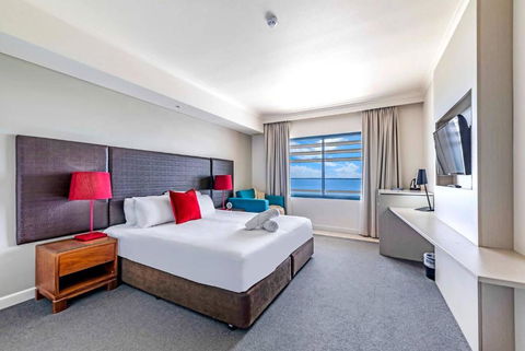 Resort Style Living In An Oceanview King Suite - Holiday Jervis Bay 0
