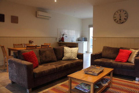 River Rock Cottage Centrally Located And Dog Friendly - Holiday Jervis Bay 0