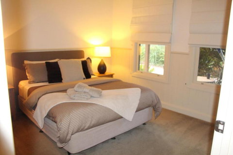River Rock Cottage Centrally Located And Dog Friendly - Holiday Jervis Bay 1