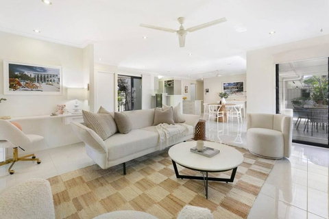 Riviera Road Miami - 4BRM Dual Villa - Holiday Jervis Bay 0