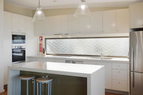 Rolling Waves 3 - Beach Access & Pet Friendly! - Holiday Jervis Bay 3
