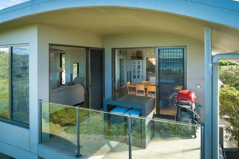 Rolling Waves 3 - Beach Access & Pet Friendly! - Holiday Jervis Bay 2