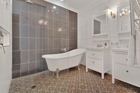 Rose Cottage - Stroll To CBD, Leafy Setting - Holiday Jervis Bay 3