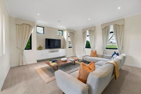 Roselawn Retreat - Pool, Incredible Views, Sleeps 8 - Holiday Jervis Bay 1