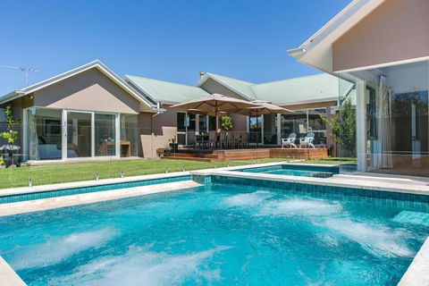 Royadie Resort - Pool Spa Tennis 500m To Beach - Holiday Jervis Bay 0