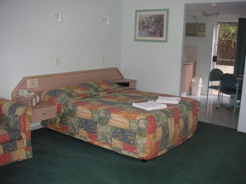 Runaway Bay Motor Inn - Holiday Jervis Bay 3