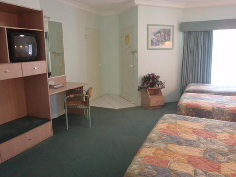 Runaway Bay Motor Inn - Holiday Jervis Bay 2