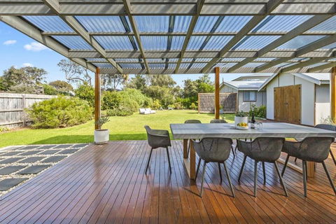 Salt Air Beach Retreat - 280m Walk To Foreshore, Check Out 5pm Sunday! - Holiday Jervis Bay 2