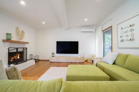 Salt Air Beach Retreat - 280m Walk To Foreshore, Check Out 5pm Sunday! - Holiday Jervis Bay 3