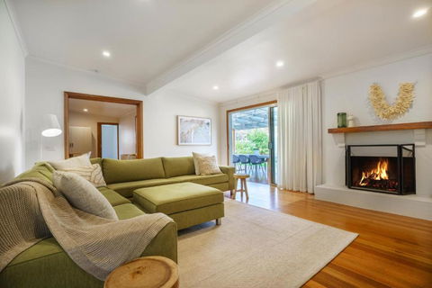 Salt Air Beach Retreat - 280m Walk To Foreshore, Check Out 5pm Sunday! - Holiday Jervis Bay 0
