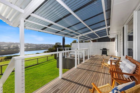 SALTWATER HOUSE - Opposite The Beach And Views Over The Lake! - Holiday Jervis Bay 1
