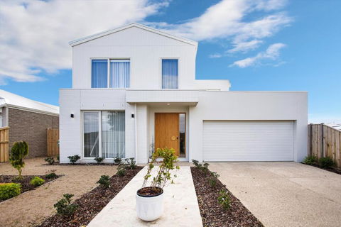 Saltwater Lux, 4 Bdrm, 3 Bath, Golf, Weddings, Beaches, Adventure Park - Holiday Jervis Bay 2