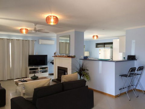 Salty Air Apartments Kingscote Kangaroo Island - Holiday Jervis Bay 0