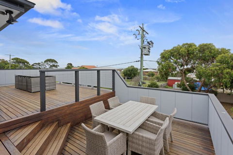 Sanctuary Lodge By Ready Set Stay - BYO LINEN & TOWELS - Holiday Jervis Bay 3