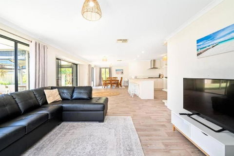 Sandpiper House - Family & Pet Friendly - Holiday Jervis Bay 2