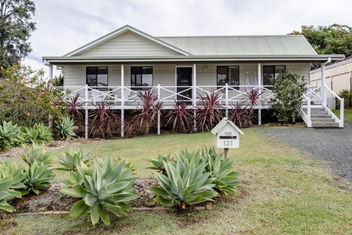 Sandy Cottage with Holiday Jervis Bay