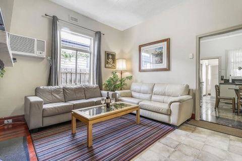 Spacious Urban Delight In Coburg - Holiday Jervis Bay 0