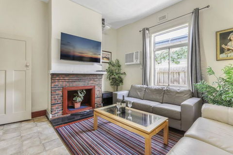 Spacious Urban Delight In Coburg - Holiday Jervis Bay 1