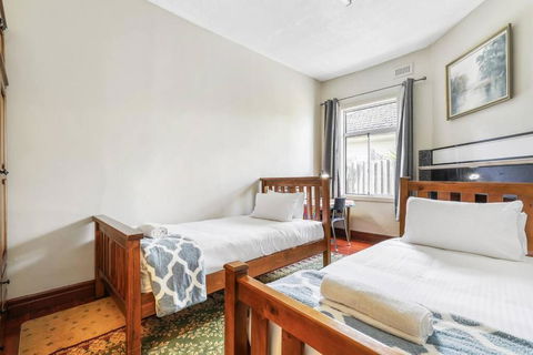 Spacious Urban Delight In Coburg - Holiday Jervis Bay 3