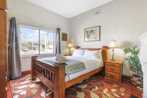 Spacious Urban Delight In Coburg - Holiday Jervis Bay 2