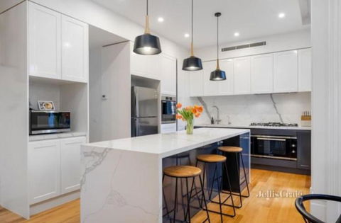 Spacious Room With Ensuite Next To Coburg Station, Non Smoking House - Holiday Jervis Bay 1