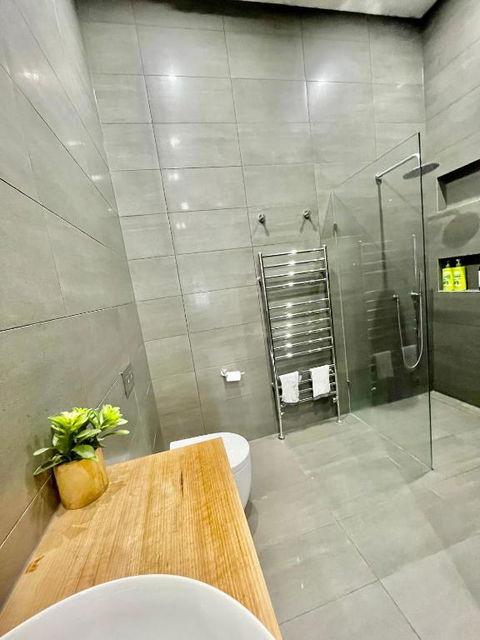 Spacious Room With Ensuite Next To Coburg Station, Non Smoking House - Holiday Jervis Bay 2