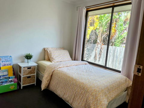Stay Next To Train Station! Melbourne CBD 12 Km! - Holiday Jervis Bay 3