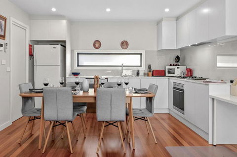 StayCentral - Thornbury Entertainer Townhouse - Holiday Jervis Bay 3