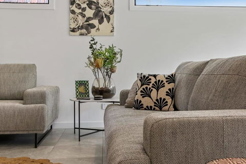 Storey Time I 2BR Townhouse For Melbourne Travel - Holiday Jervis Bay 0