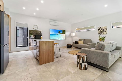 Storey Time I 2BR Townhouse For Melbourne Travel - Holiday Jervis Bay 1