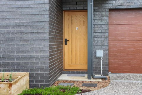 Storey Time I 2BR Townhouse For Melbourne Travel - Holiday Jervis Bay 3