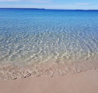 Beachside Husky Waterfront Cabin - Holiday Jervis Bay