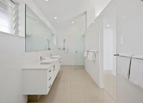 Bella Vista West 3 Luxury Ocean View High Ceilings Golf Buggy Sleeps 8 - Holiday Jervis Bay 0