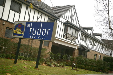 Best Western Plus The Tudor Box Hill - Holiday Jervis Bay 0