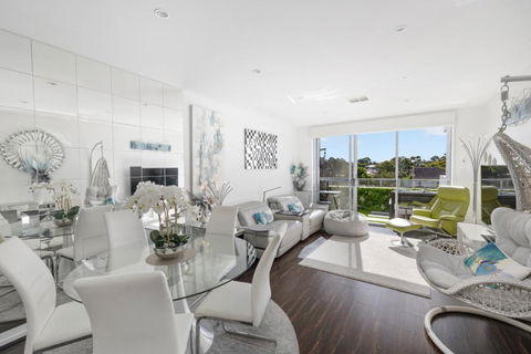 Willoughby Luxe - Modern Stay Near Sydney CBD - Holiday Jervis Bay 0