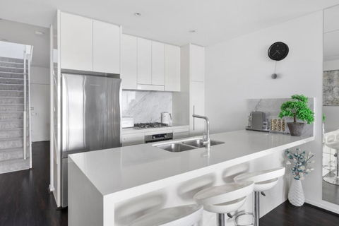 Willoughby Luxe - Modern Stay Near Sydney CBD - Holiday Jervis Bay 2