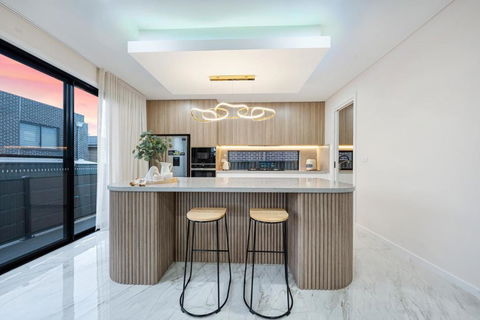 Spacious & Luxury 4Bed Room Retreat Near Station - Holiday Jervis Bay 2