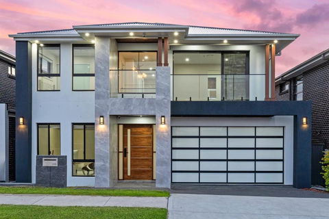 Spacious & Luxury 4Bed Room Retreat Near Station - Holiday Jervis Bay 0