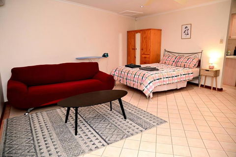 Spacious Studio In AliceSprings QueenBed+KSAirbed - Holiday Jervis Bay 0
