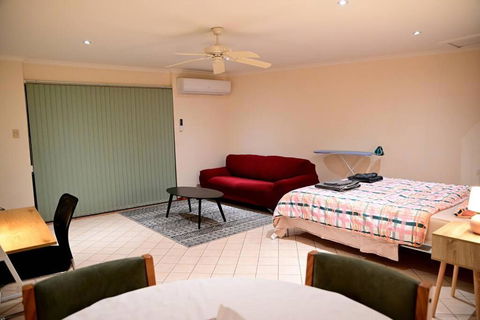 Spacious Studio In AliceSprings QueenBed+KSAirbed - Holiday Jervis Bay 1