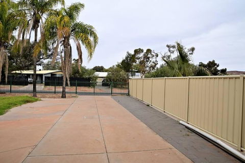 Spacious Studio In AliceSprings QueenBed+KSAirbed - Holiday Jervis Bay 3