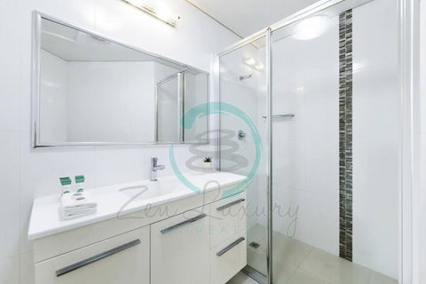 Zen On Stuart: 3-BR Penthouse Pad + Pool + BBQ - Holiday Jervis Bay 2