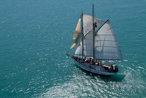Whitehaven Beach Sailing And Snorkeling Cruise - Holiday Jervis Bay 1