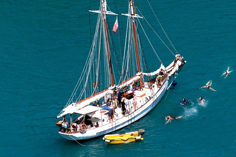 Whitehaven Beach Sailing And Snorkeling Cruise - Holiday Jervis Bay 3
